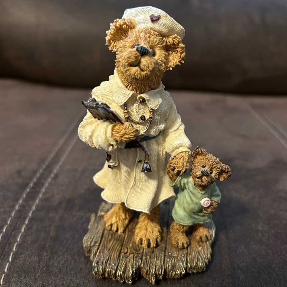 Boyd’s Bears 2001 “Karen Gentletouch with Lil’ Bearybutt…Kind Heart”